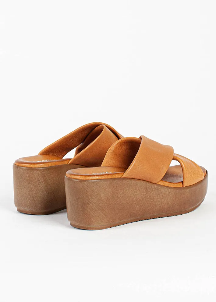 Bukela Lucia Plateau Sandal - cognac