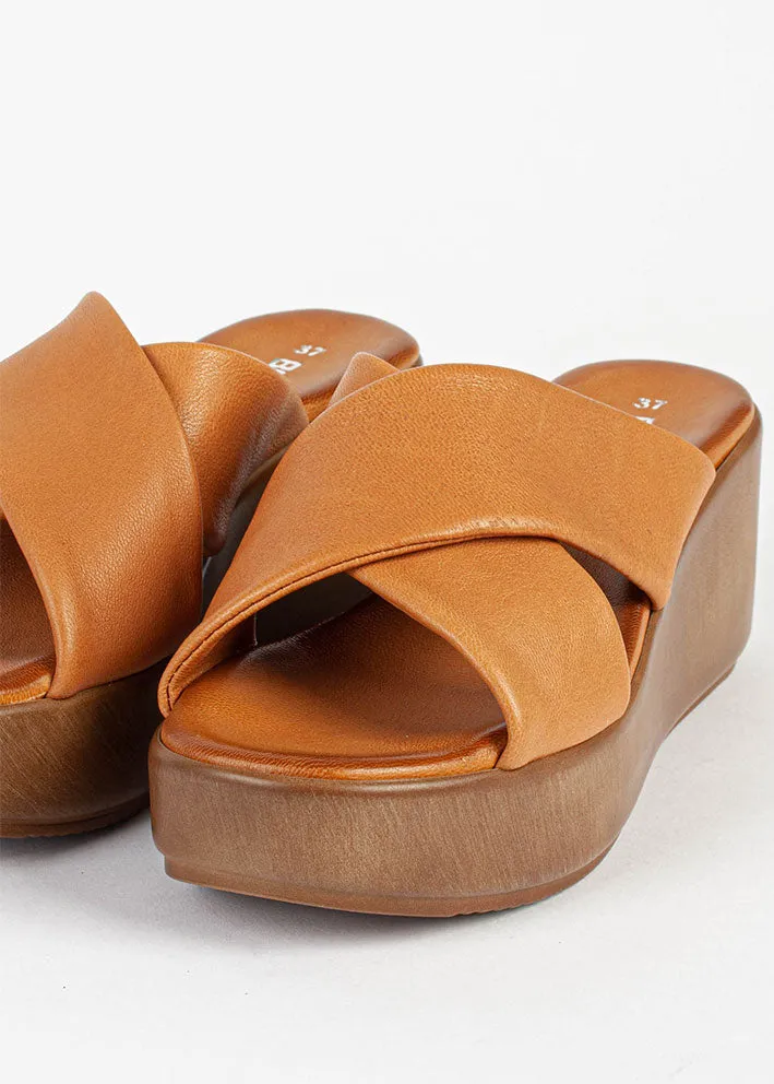 Bukela Lucia Plateau Sandal - cognac