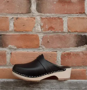 Elsa Classic Black Leather Clogs