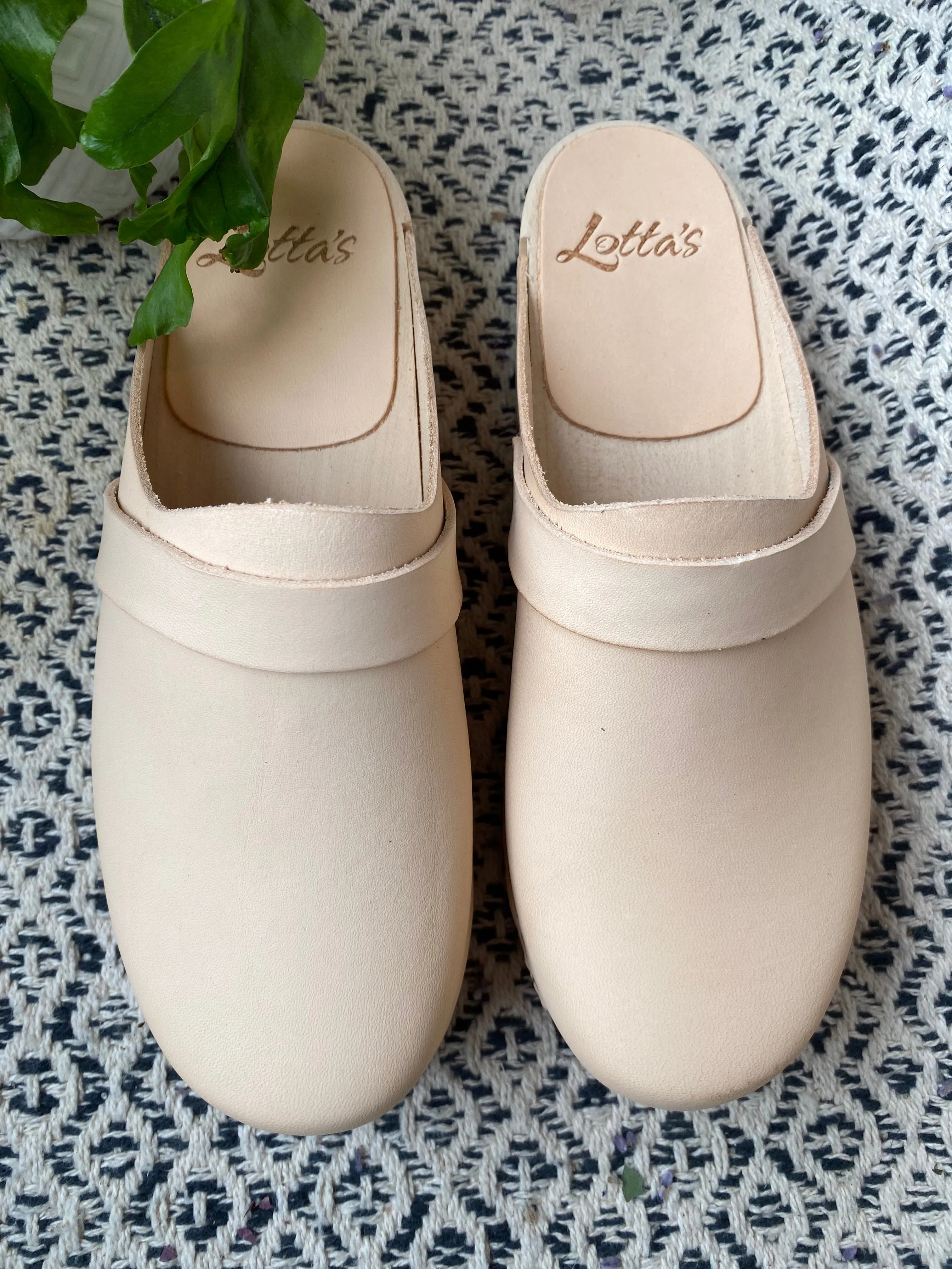 Elsa Classic Natural Leather Clogs