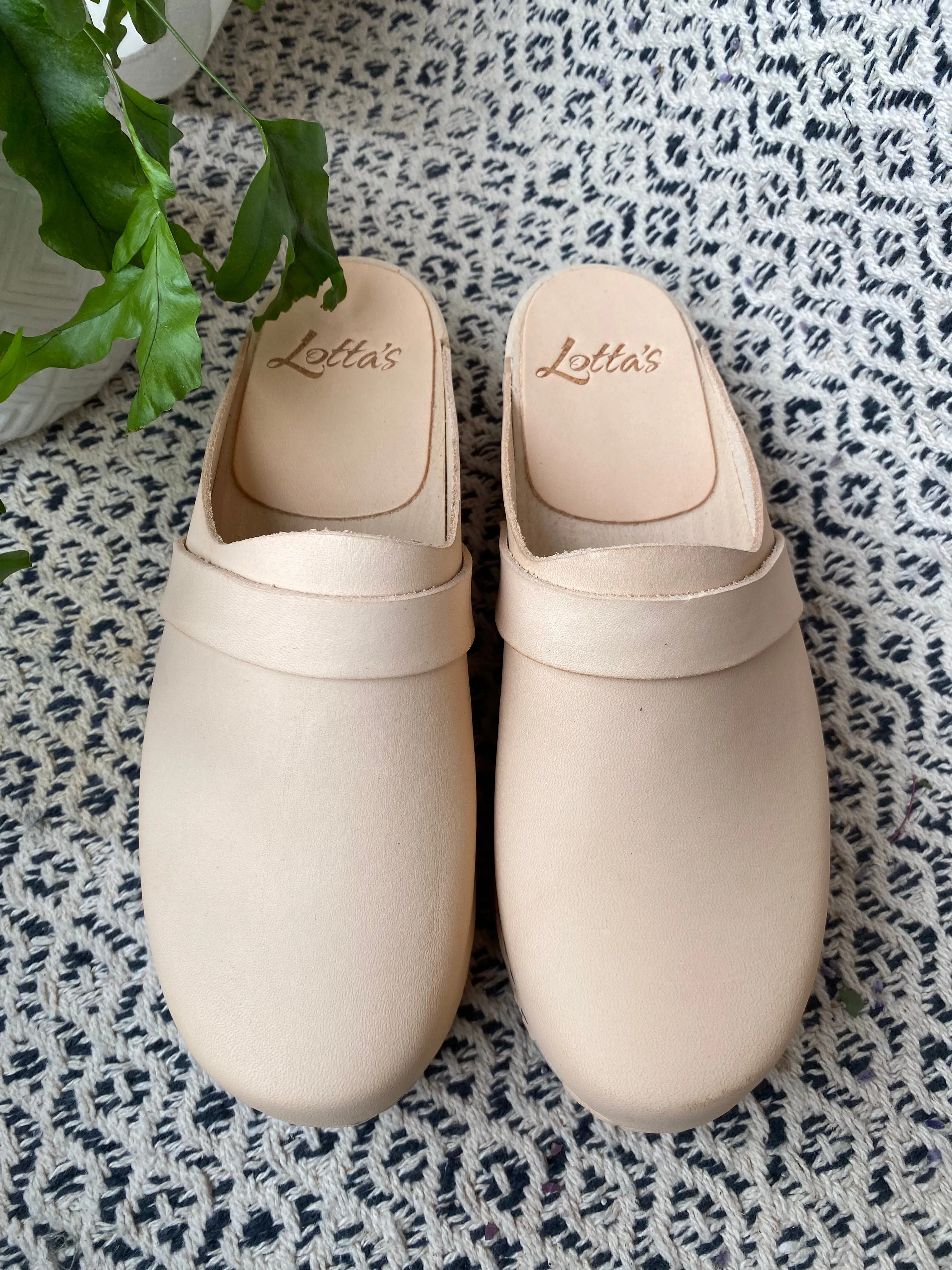 Elsa Classic Natural Leather Clogs