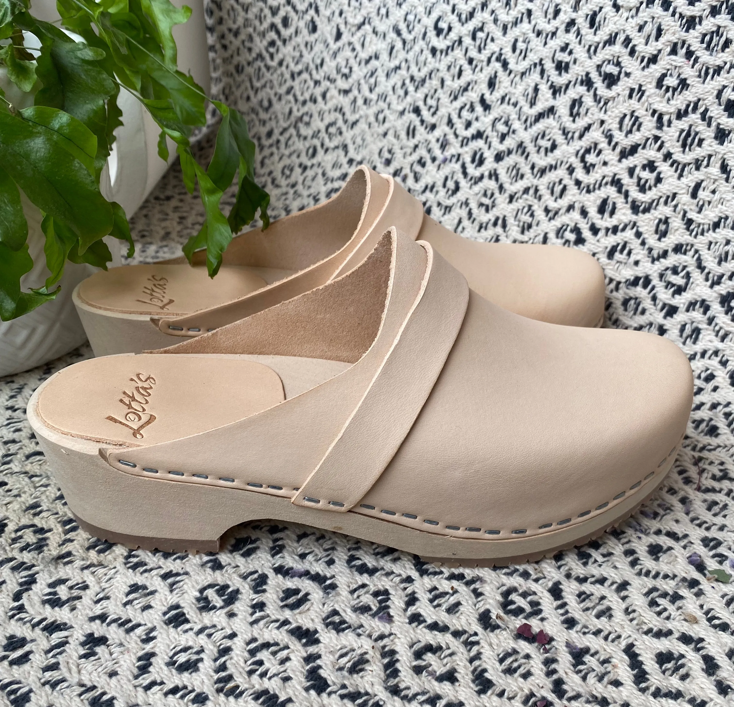 Elsa Classic Natural Leather Clogs