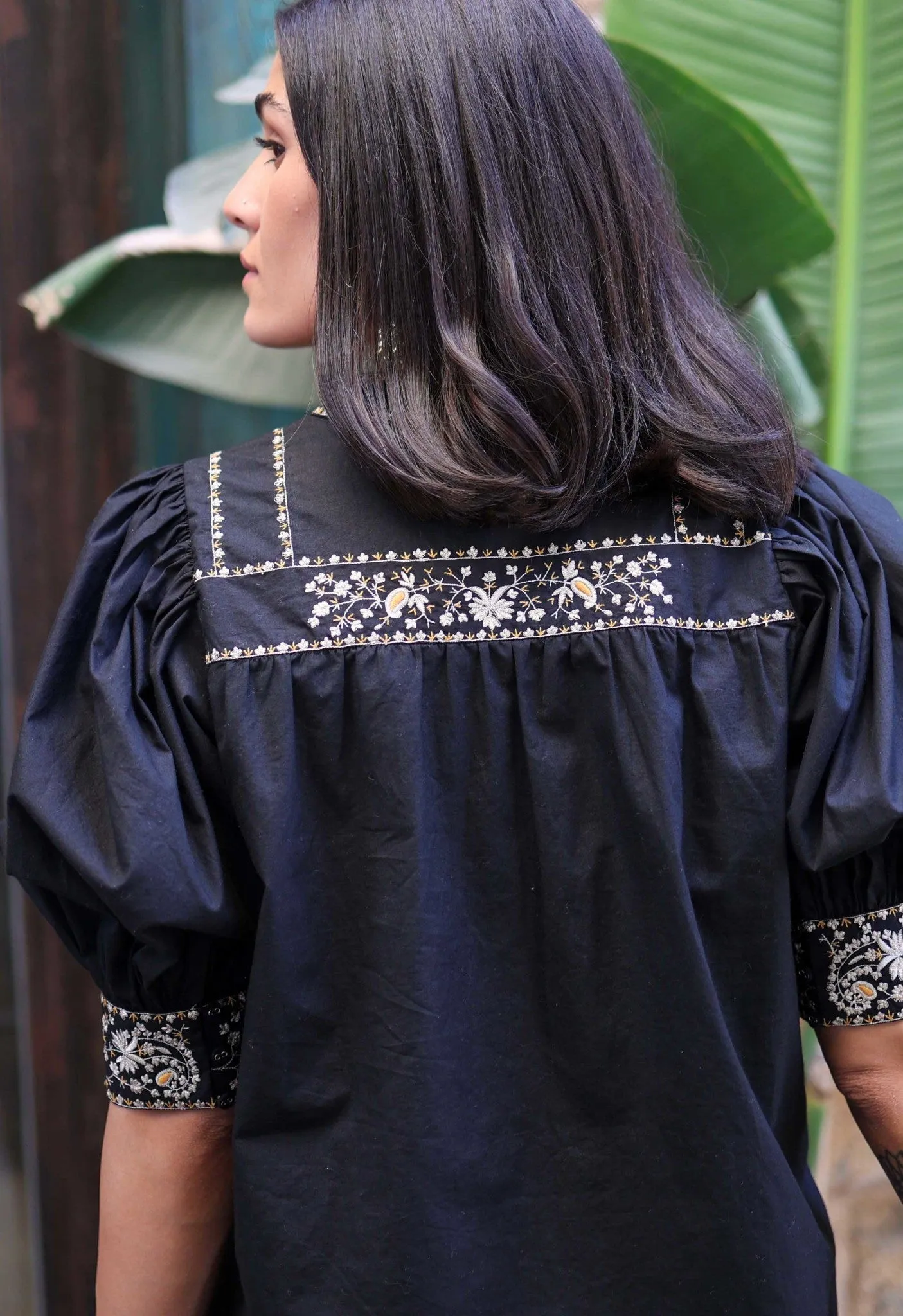 LEILA EMBROIDERY - THE EMBROIDERED PUFF SLEEVE TOP