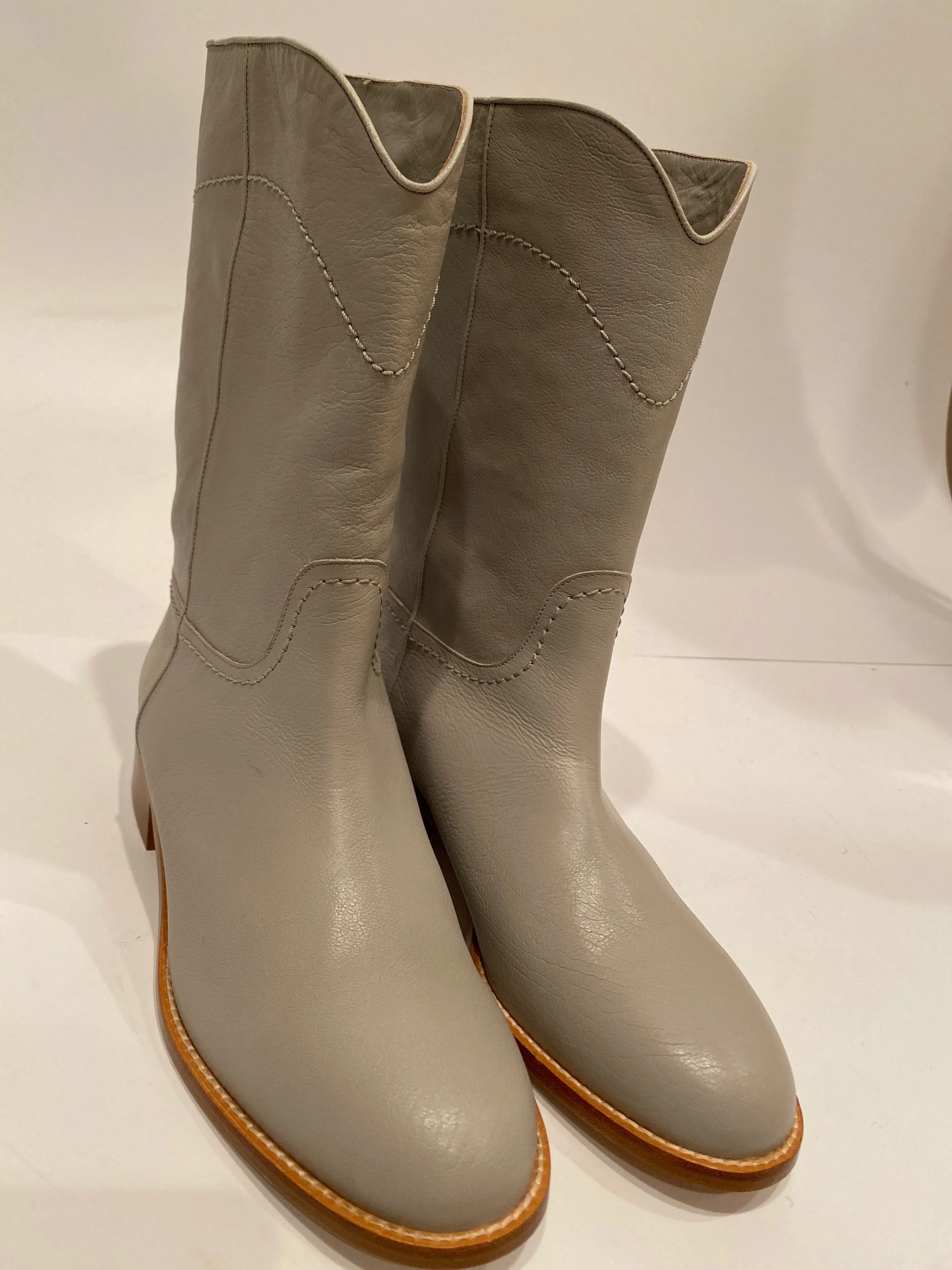 NIB New in Box Chanel 13C light grey cowboy riding boots EU 39.5