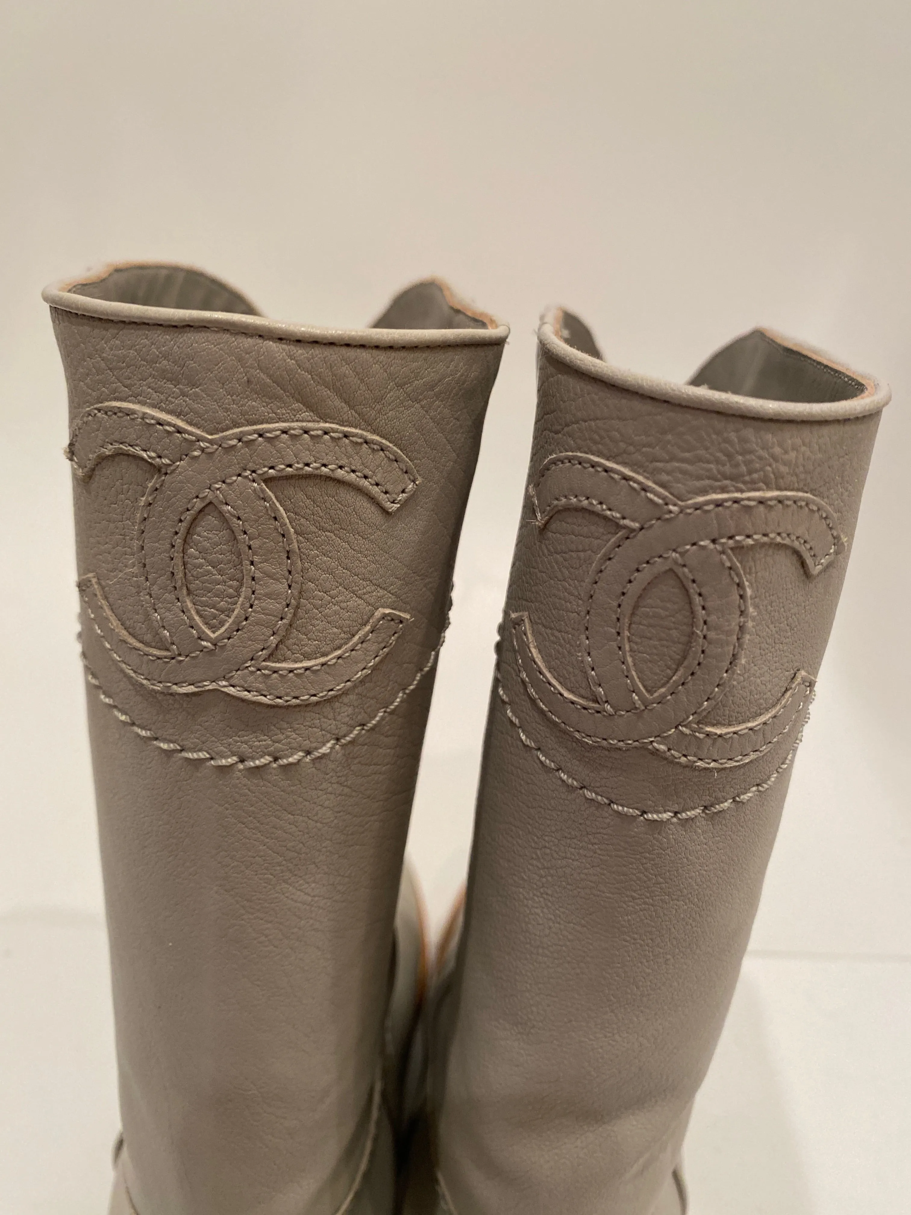 NIB New in Box Chanel 13C light grey cowboy riding boots EU 39.5