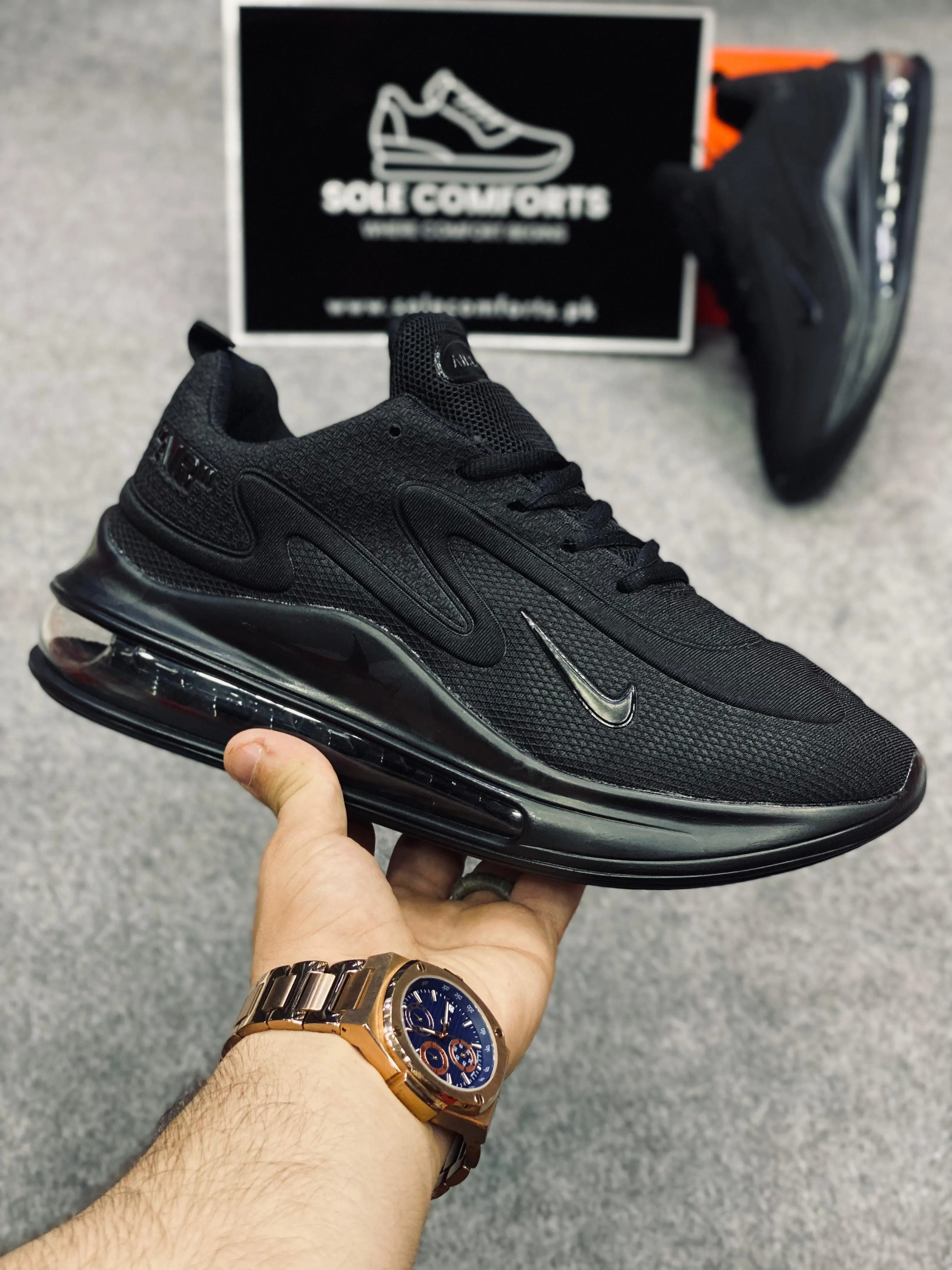 Nike Air Max 720 - Black