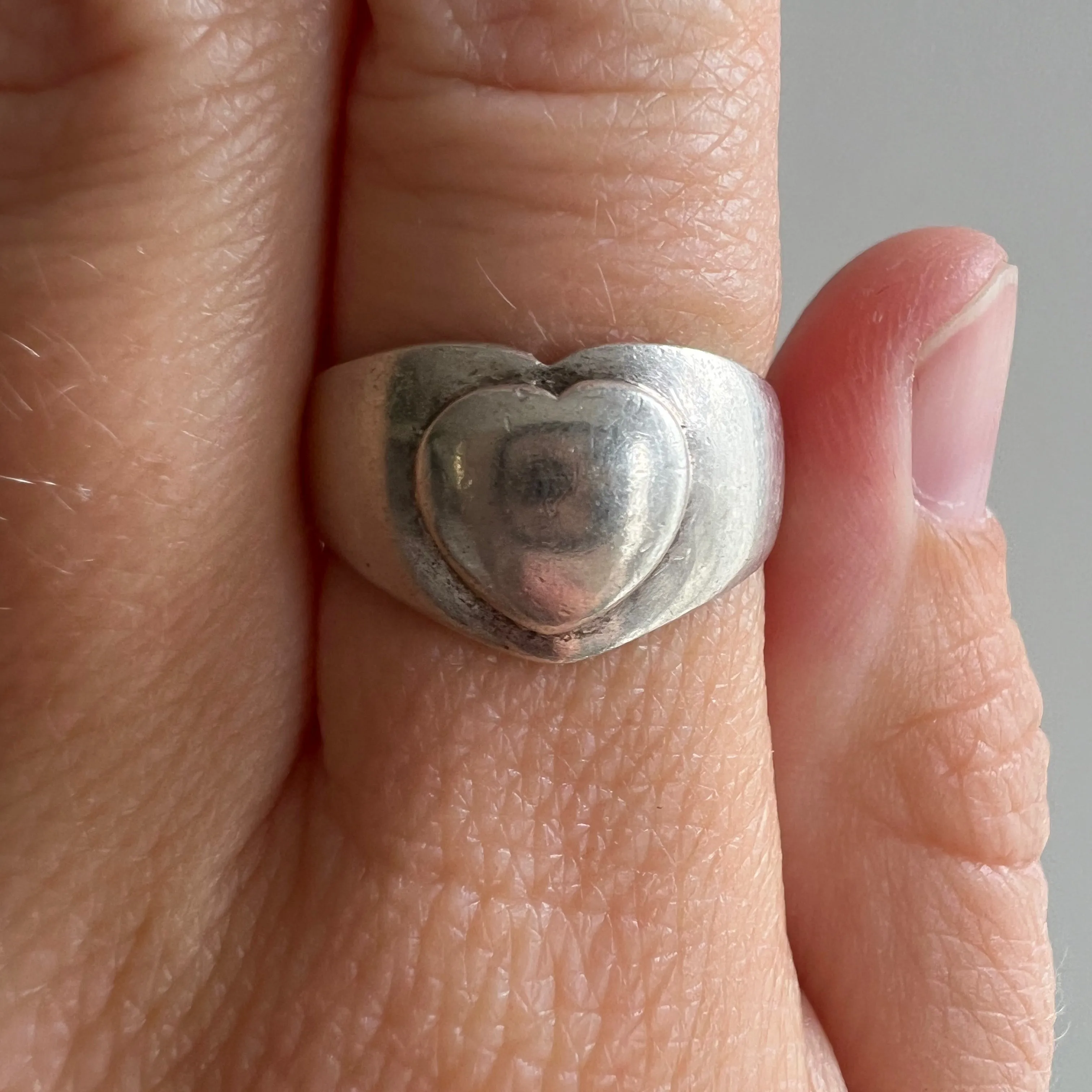 V I N T A G E // sublte love signet / sterling silver slightly dome heart signet ring / size 6.75