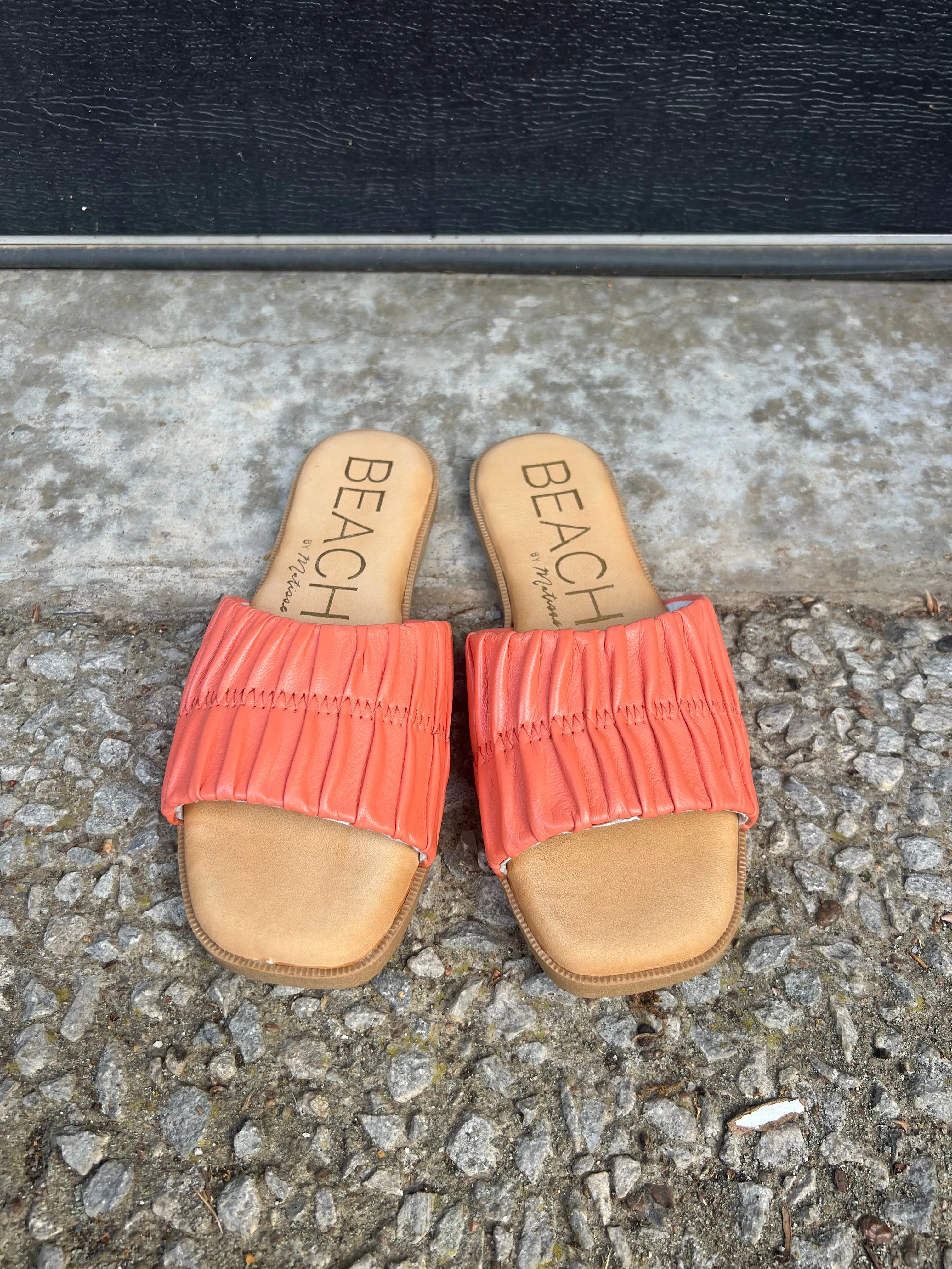 Viva Slide Sandal in Coral